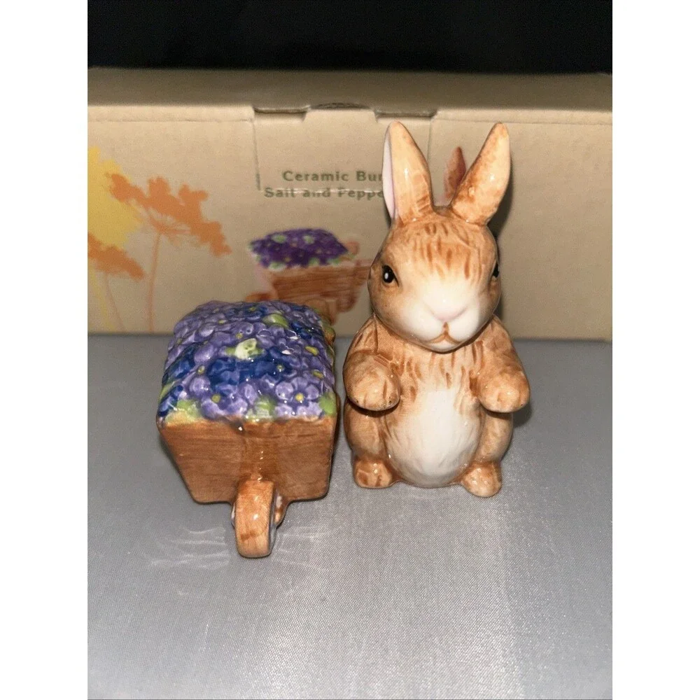 Easter Treasures Cracker Barrel 2pc Salt And Pepper